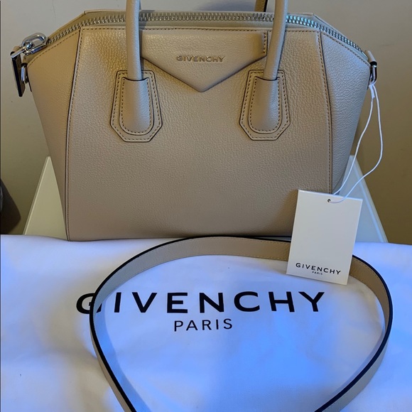 Brand new Small Antigona bag in grained leather - Picture 5 of 7